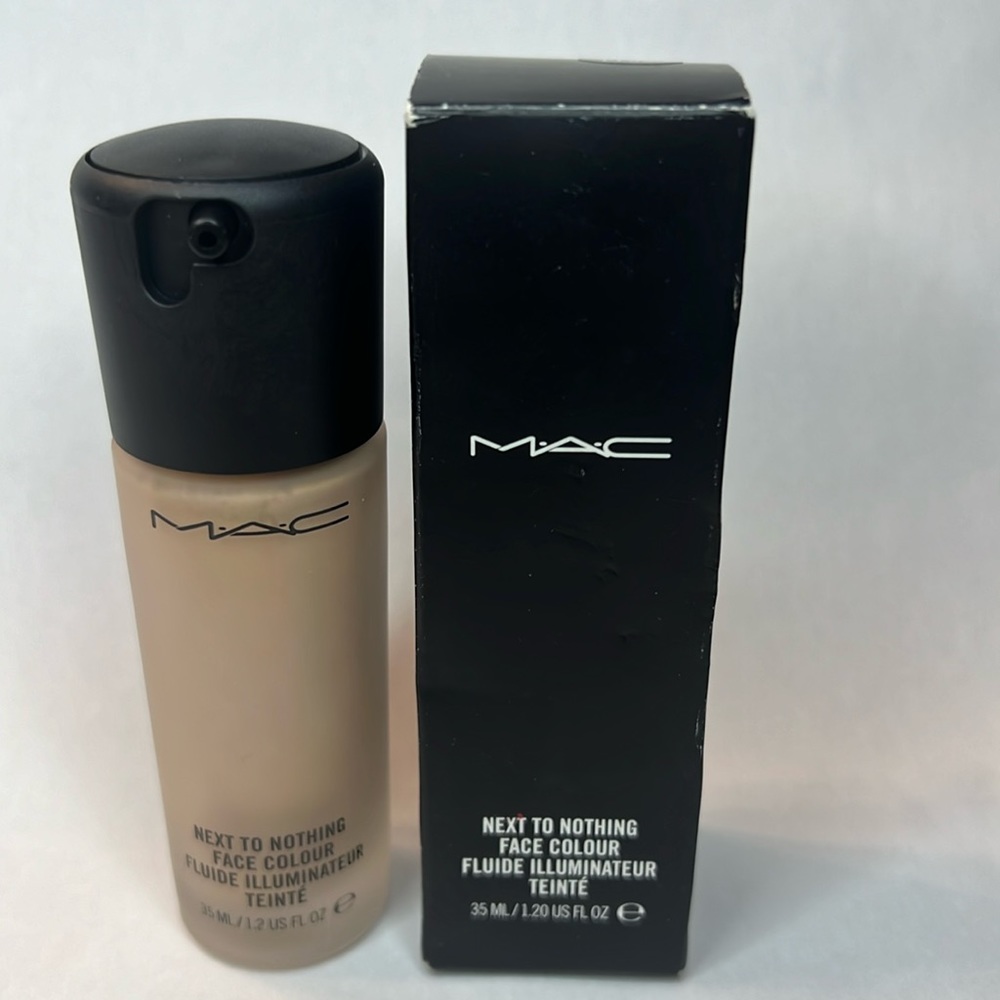 💕BNIB MAC NEXT TO NOTHING FACE COLOUR💕